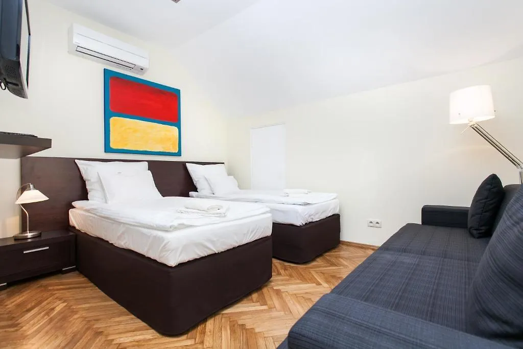 Venetian House Market Square Aparthotel Krakau